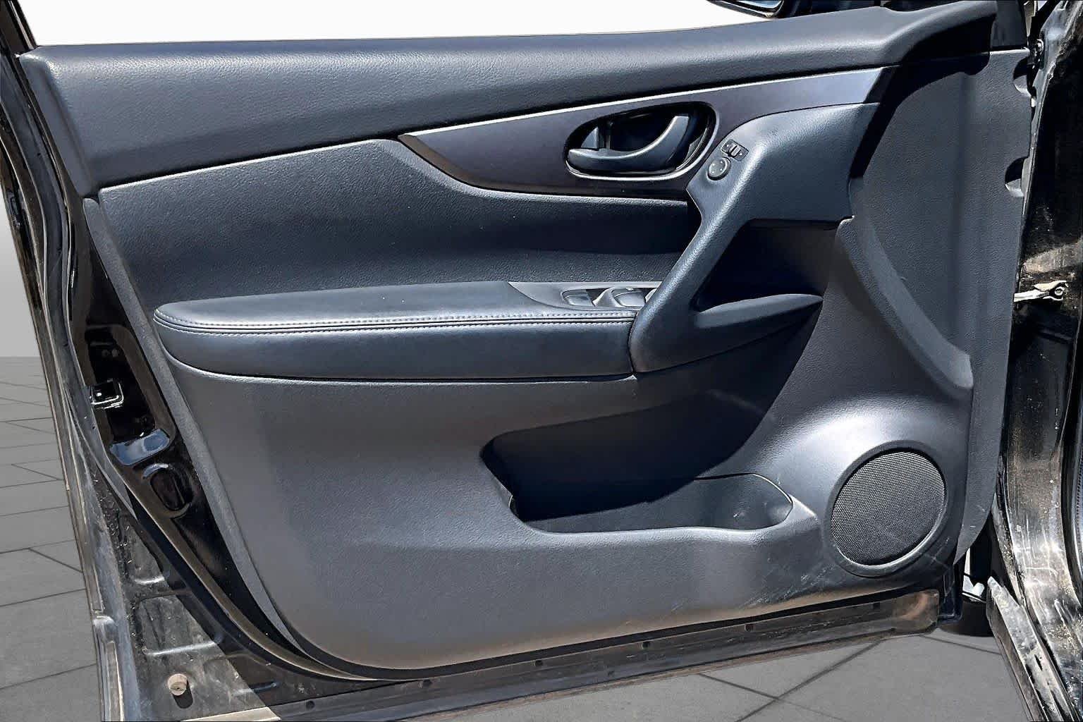 Used 2021 Magnetic Black Pearl Nissan S image 19