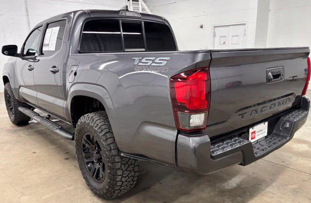 Used 2021 MAGNETIC GRAY MET. Toyota  image 4
