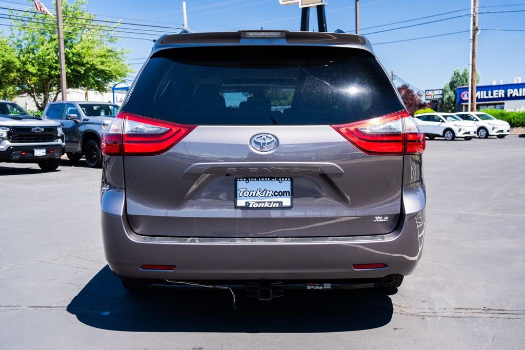 Used 2020 Predawn Gray Mica Toyota XLE image 4