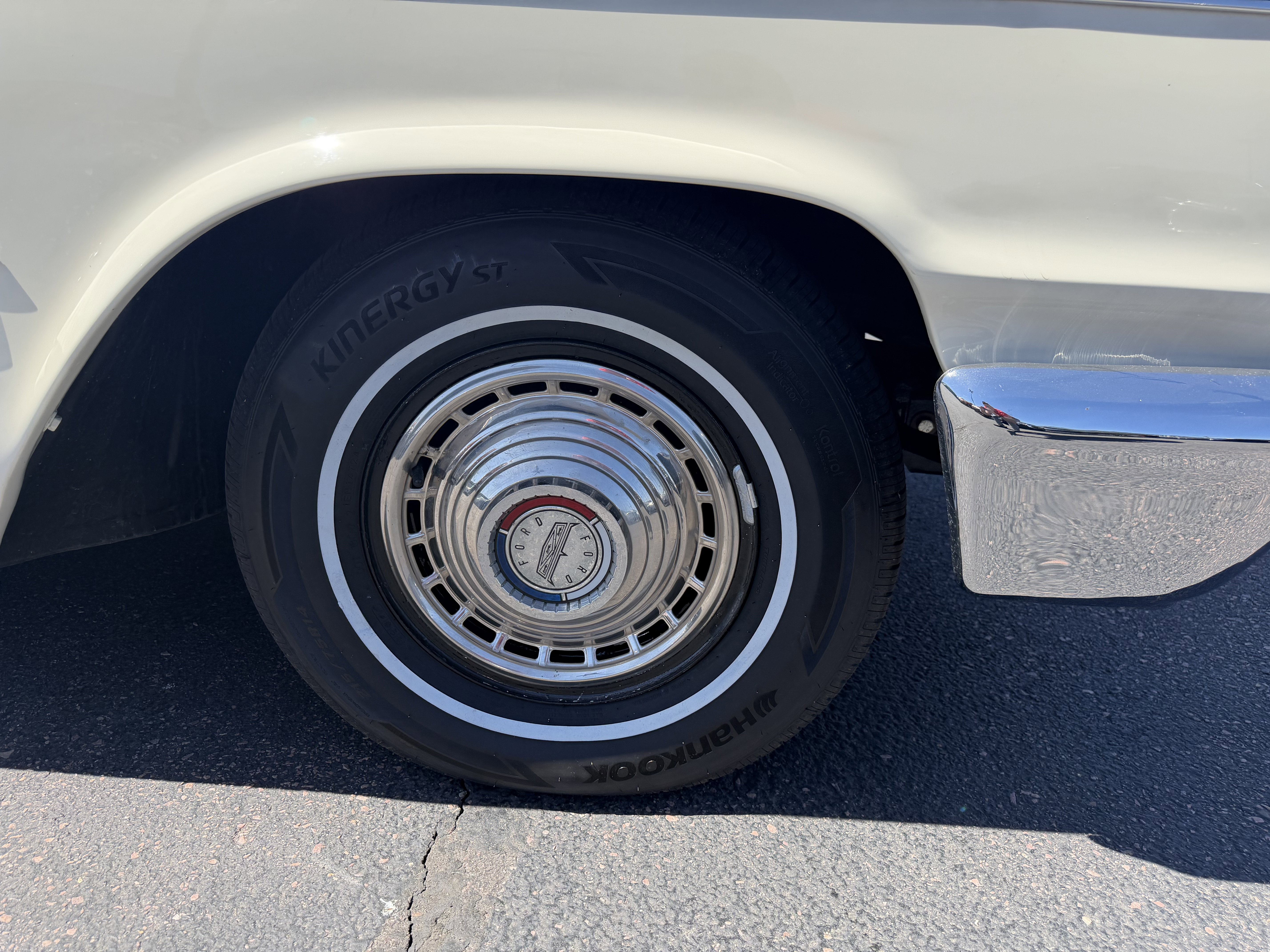 Used 1963 White Ford  image 7