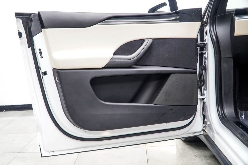 Used 2022 White Tesla Plaid image 37