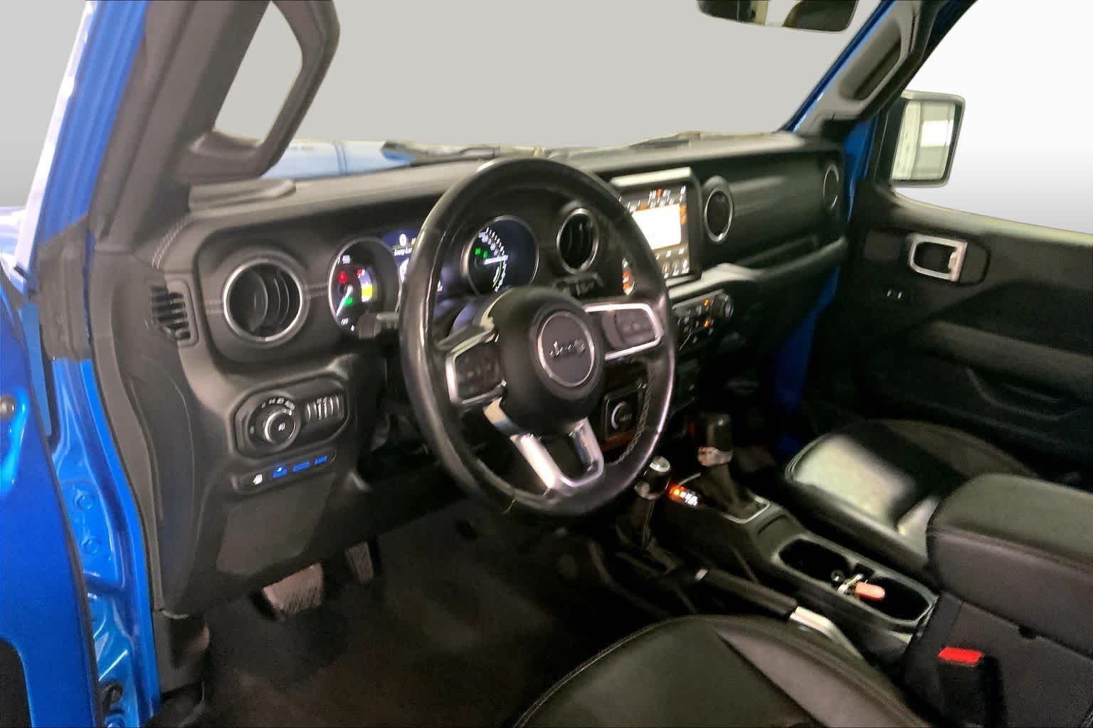Used 2022 Hydro Blue Pearlcoat Jeep Unlimited Sahara image 17
