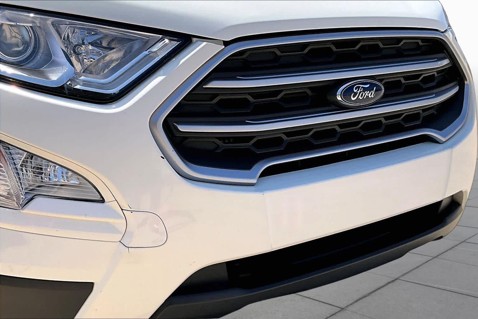 Used 2021 Diamond White Ford SE image 29