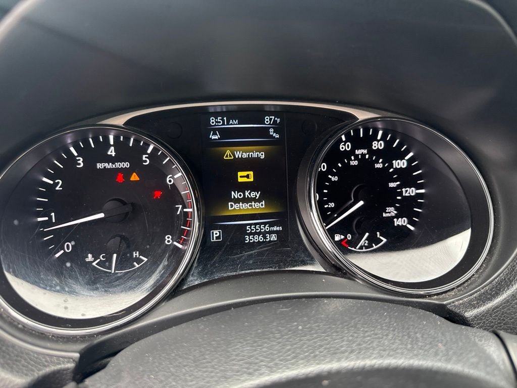 Used 2014 Gray Nissan SV image 13