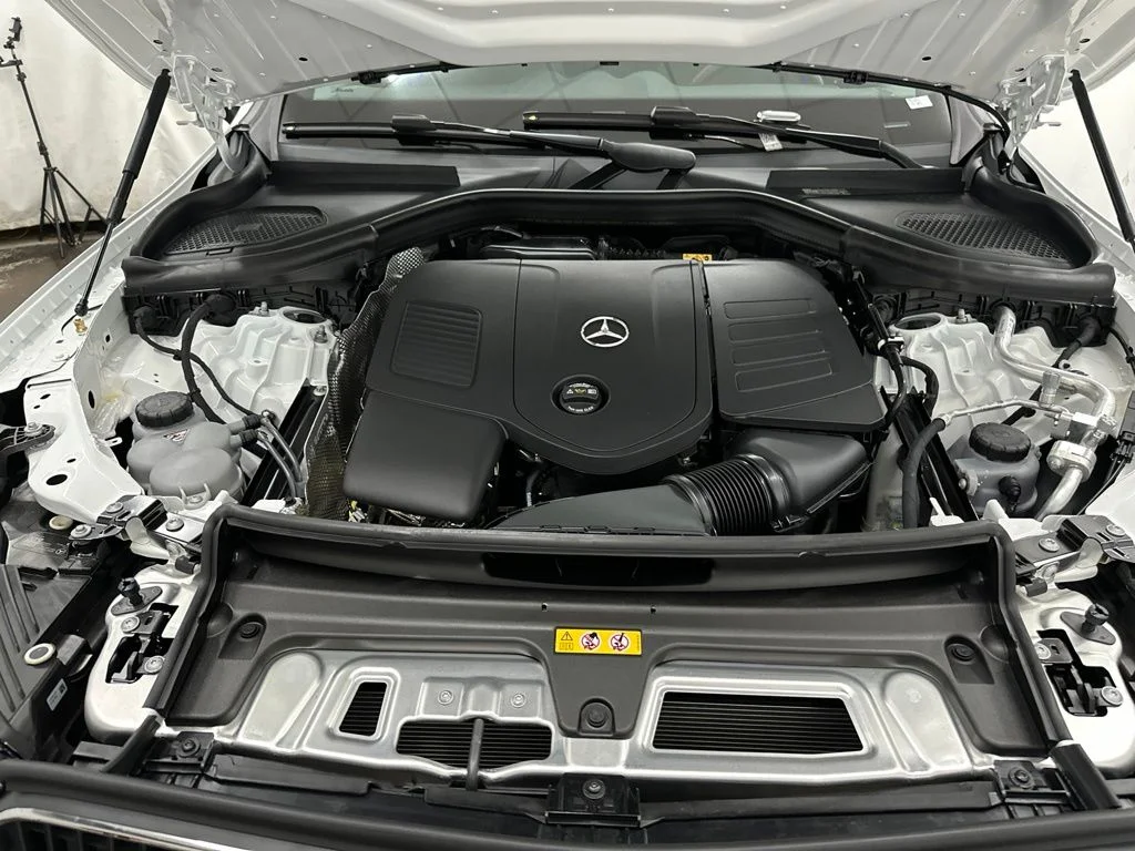 New 2027 White Mercedes-Benz GLC 300 image 12