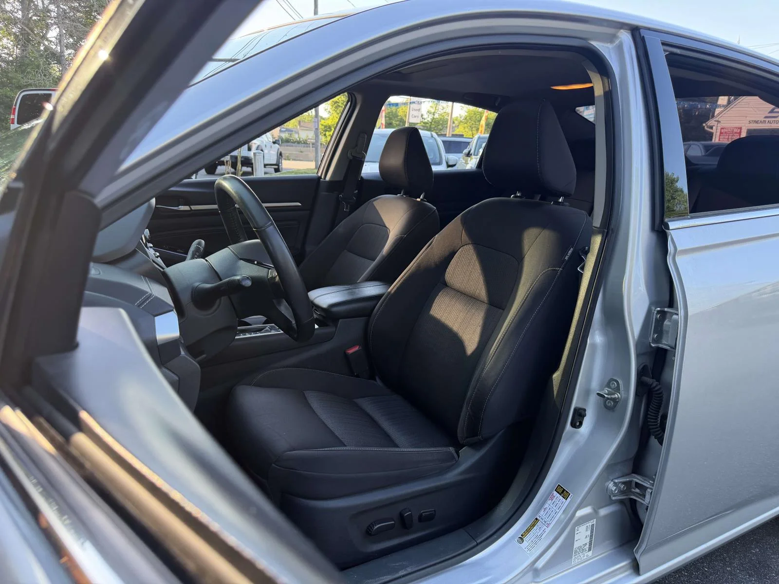 Used 2020 Silver Nissan 2.5 SV image 17