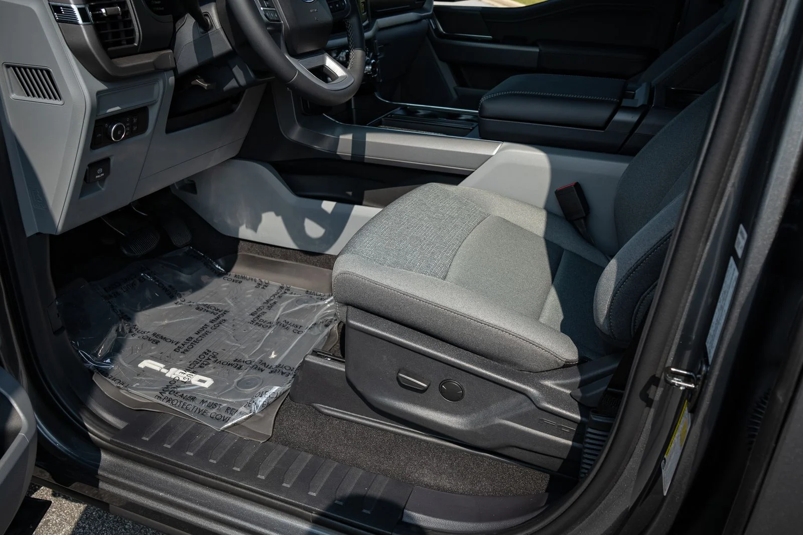 New 2026 Carbonized Gray Metallic Ford XLT image 17