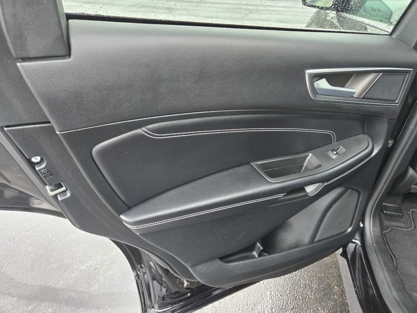 Used 2023 Agate Black Ford Titanium image 40