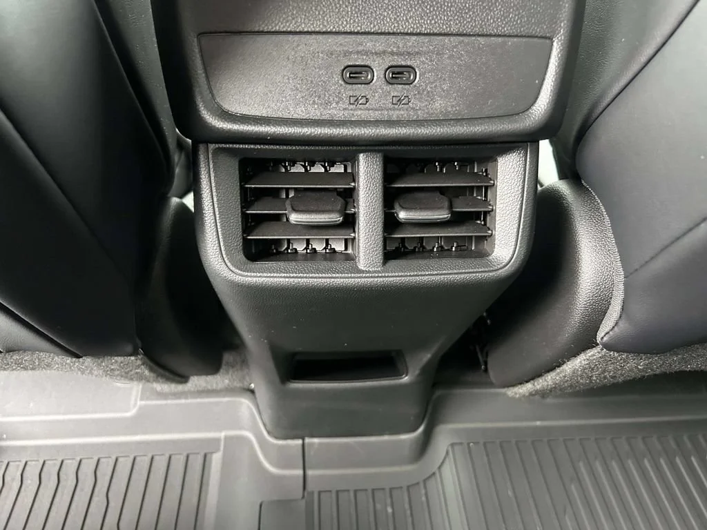 New 2027 Summit White GMC Elevation image 15