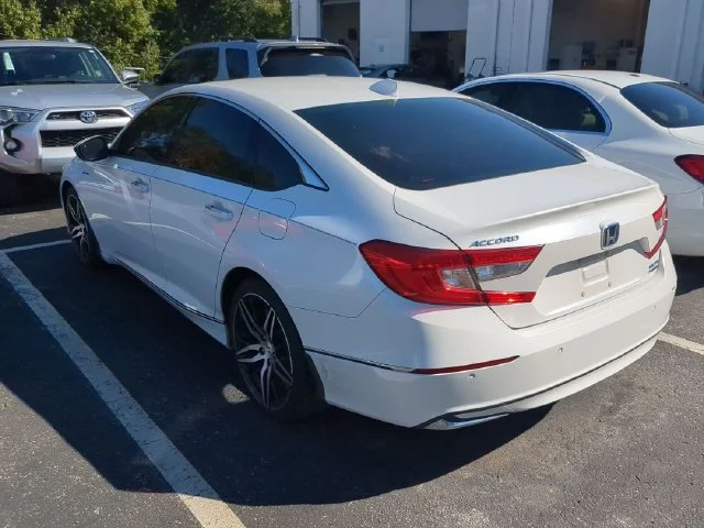 Used 2021 Platinum White Pearl Honda Touring image 3
