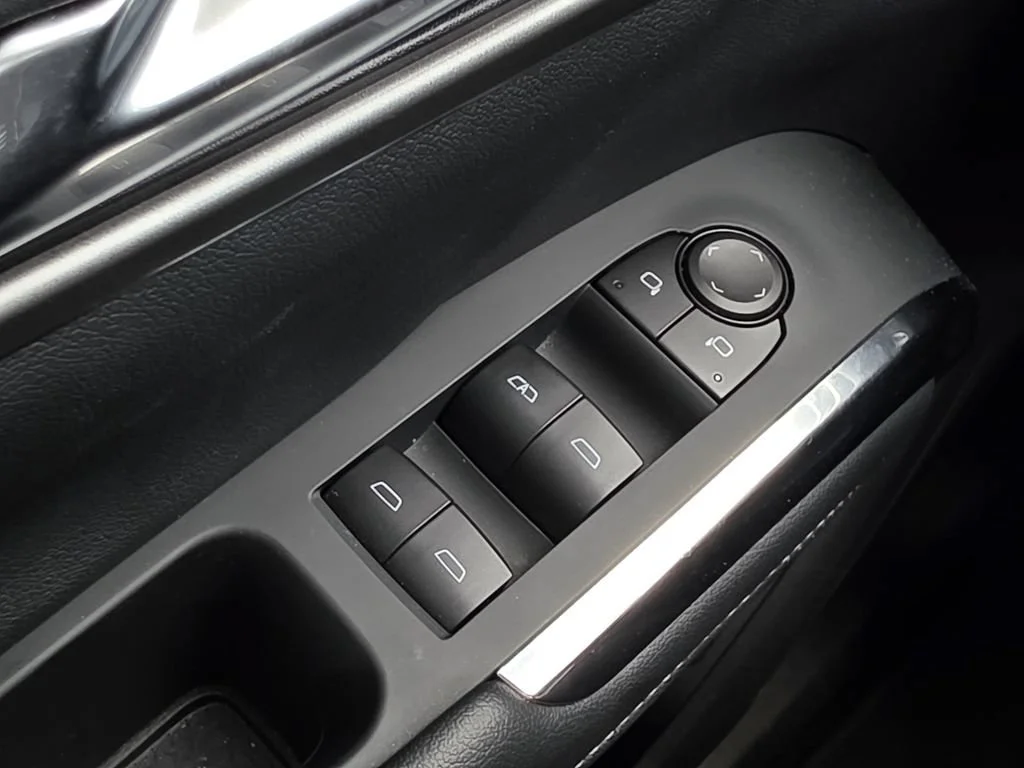 Used 2026 Mosaic Black Metallic Chevrolet LT image 27