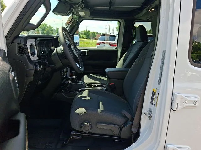 Used 2025 White Jeep Sahara image 13