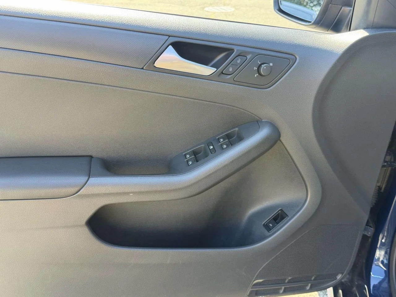 Used 2014 Tempest Blue Metallic Volkswagen 2.0L S image 20