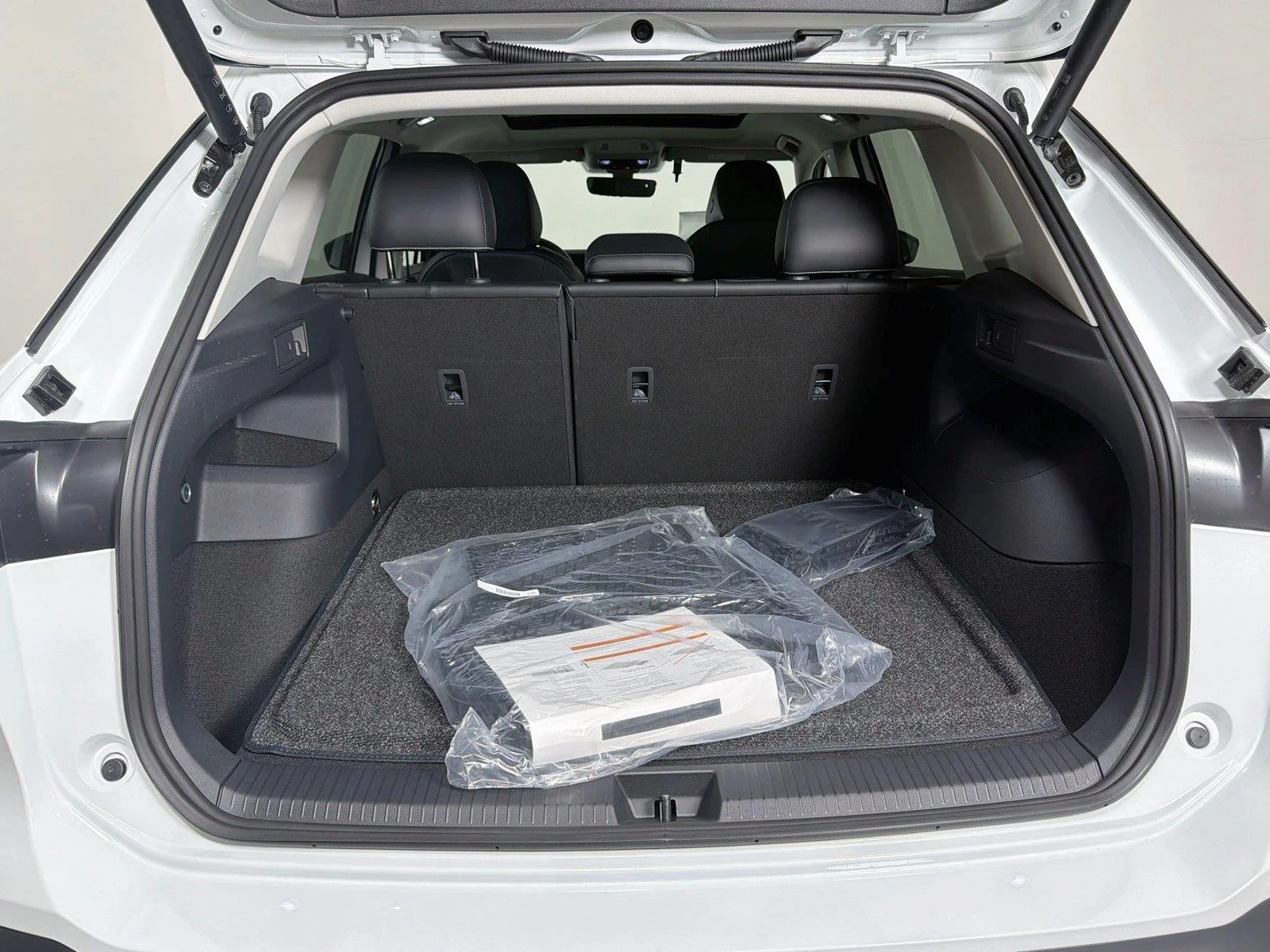 New 2026 Pure White Volkswagen SE image 24