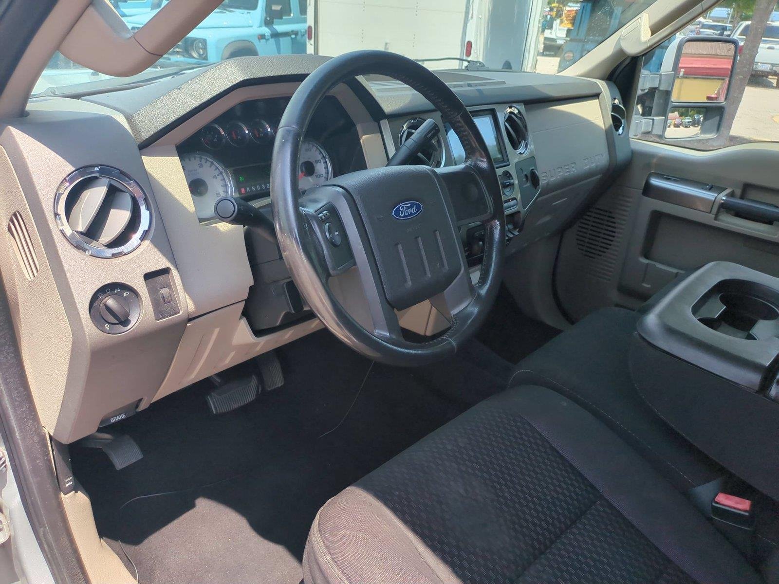 Used 2008 Silver Clearcoat Metallic Ford FX4 image 19