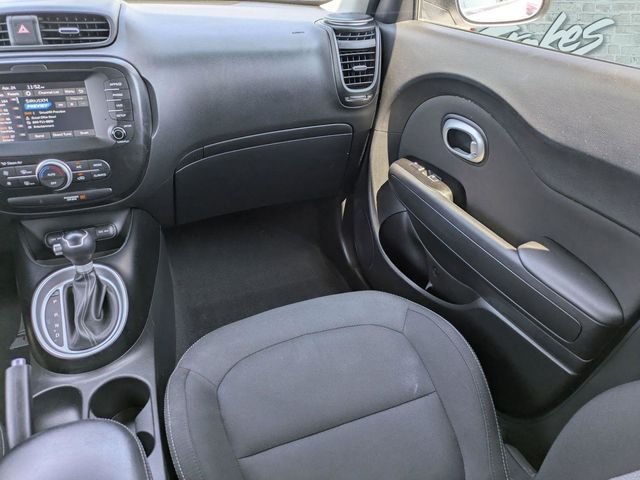 Used 2018 White Kia Plus image 17