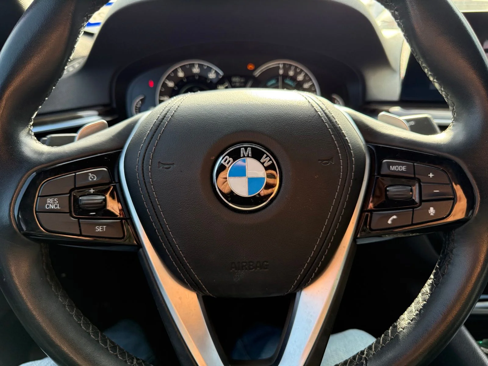 Used 2019 Black BMW 530e iPerformance image 9