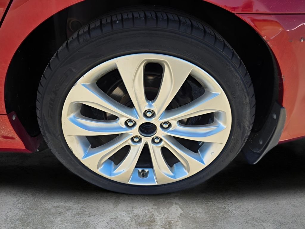 Used 2011 Venetian Red Hyundai SE image 30