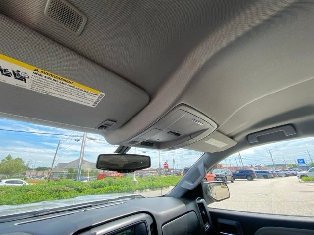 Used 2018 Silver Ice Metallic Chevrolet Custom image 14