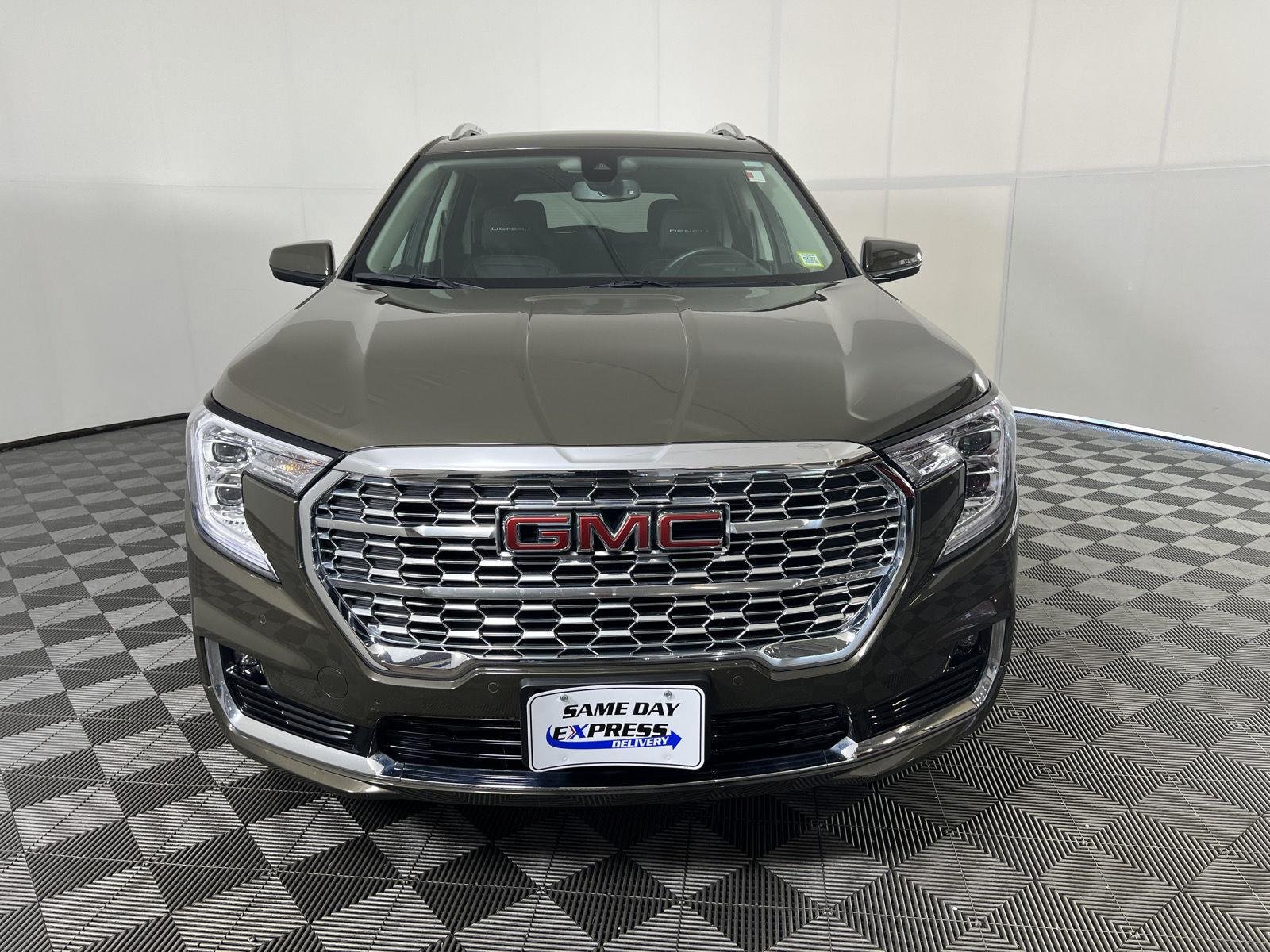 Used 2023 Deep Bronze Metallic GMC Denali image 33