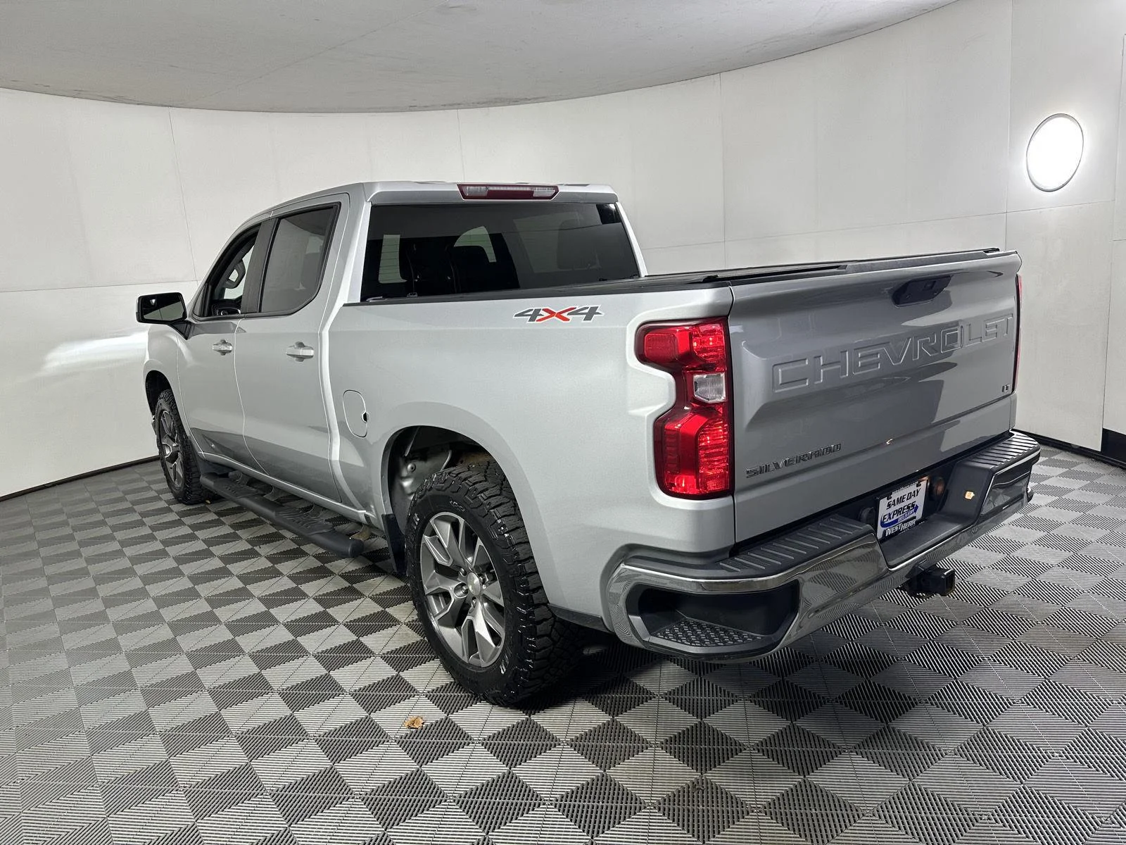 Used 2021 Silver Ice Metallic Chevrolet LT image 27
