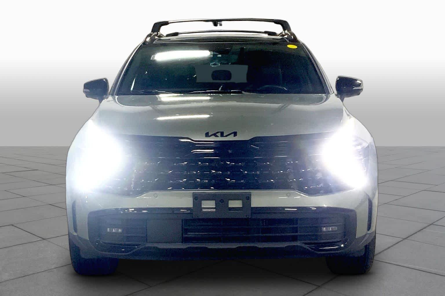 Used 2025 Jungle Green Kia X-Line Prestige image 4