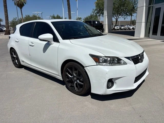 Used 2013  Lexus 200h image 1