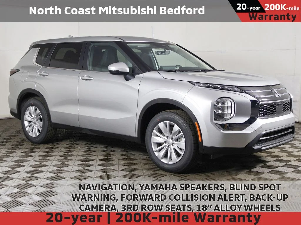 2026 Mitsubishi Outlander ES FWD's photo