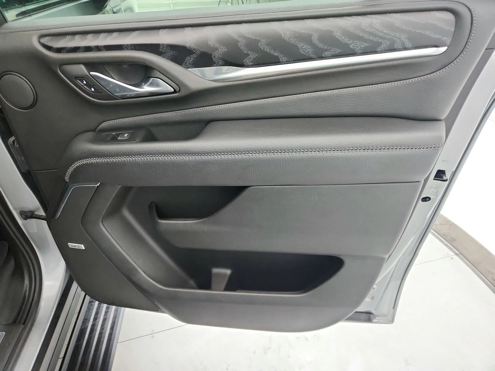 Used 2023 Sterling Metallic GMC Denali image 39