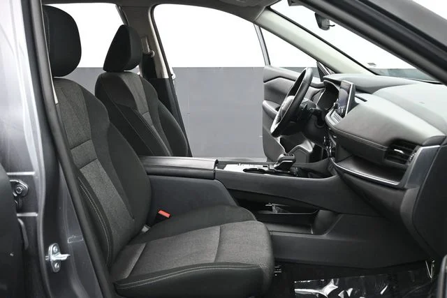 Used 2025 Gray Nissan SV image 18