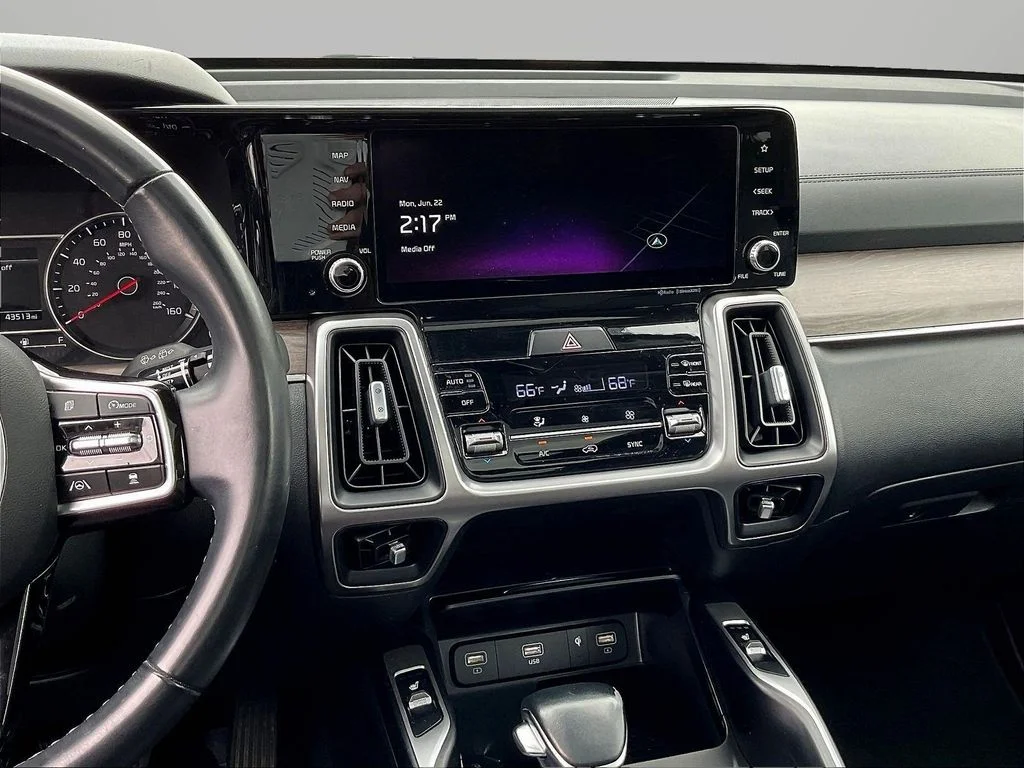 Used 2023 Green Kia X-Line EX image 9