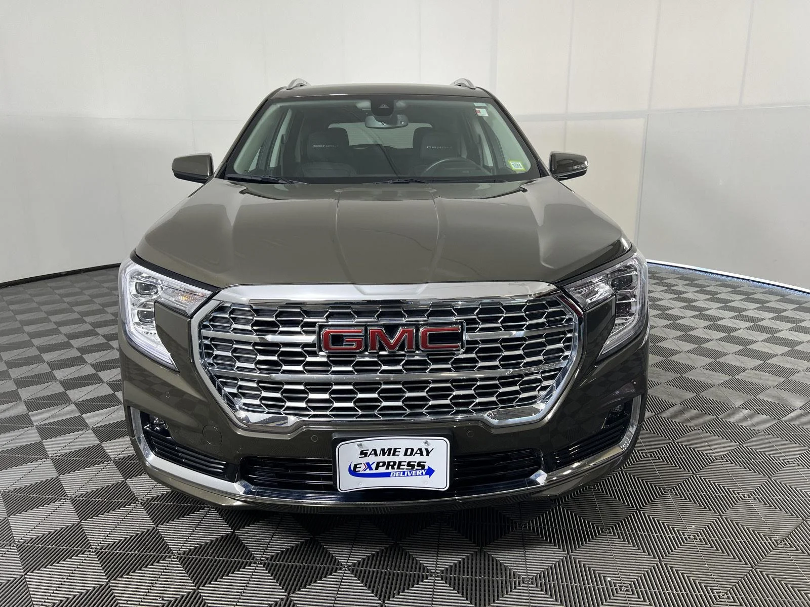 Used 2023 Deep Bronze Metallic GMC Denali image 33