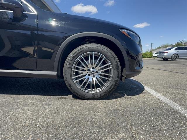 New 2026 Black Mercedes-Benz GLC 300 4MATIC® image 10