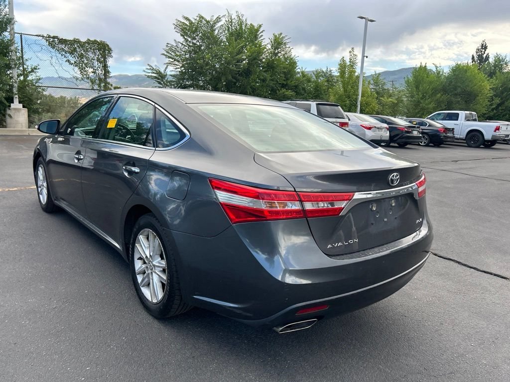Used 2013 Magnetic Gray Metallic Toyota XLE image 9