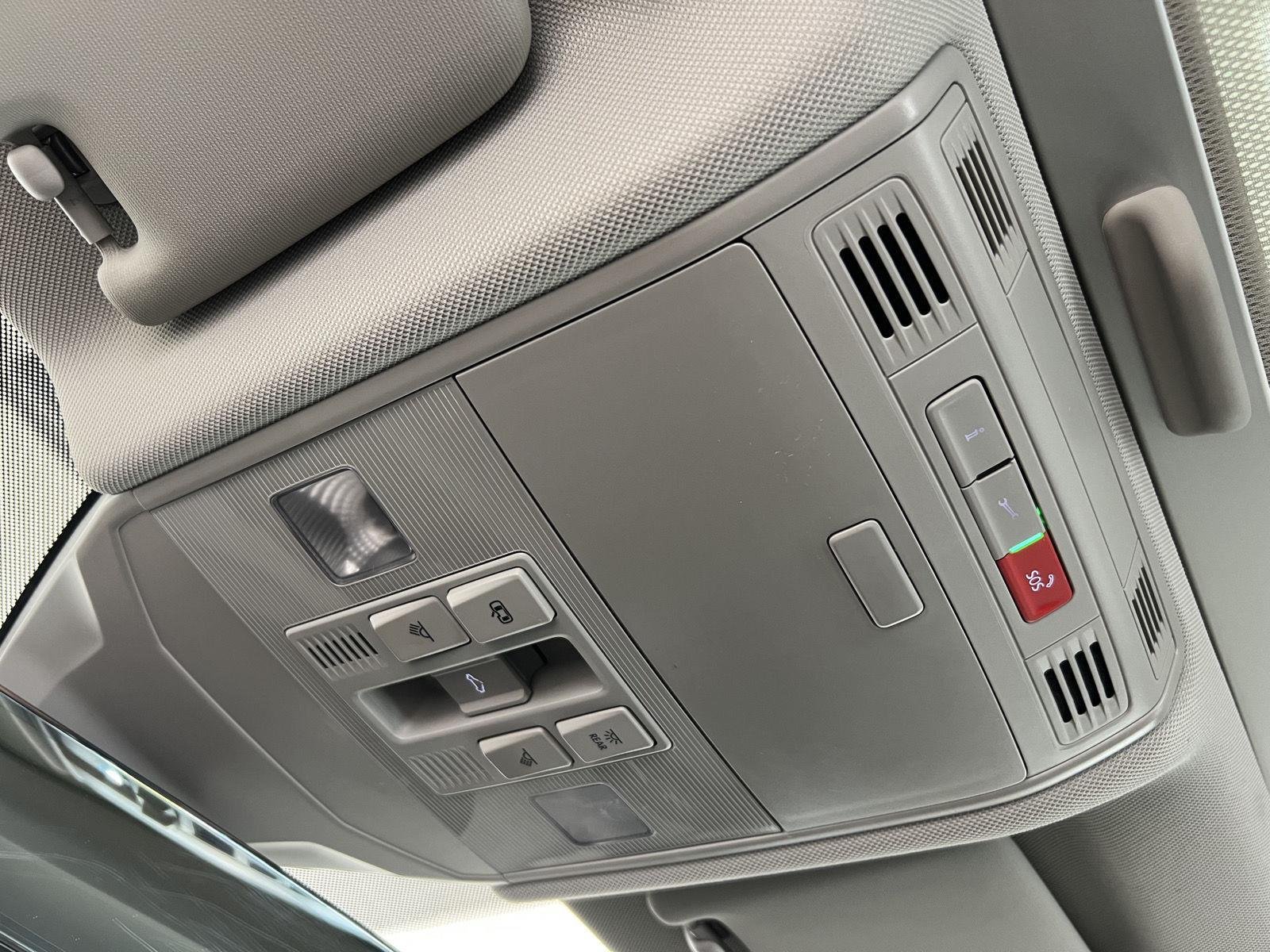 2025 Volkswagen Jetta SEL - Photo 22