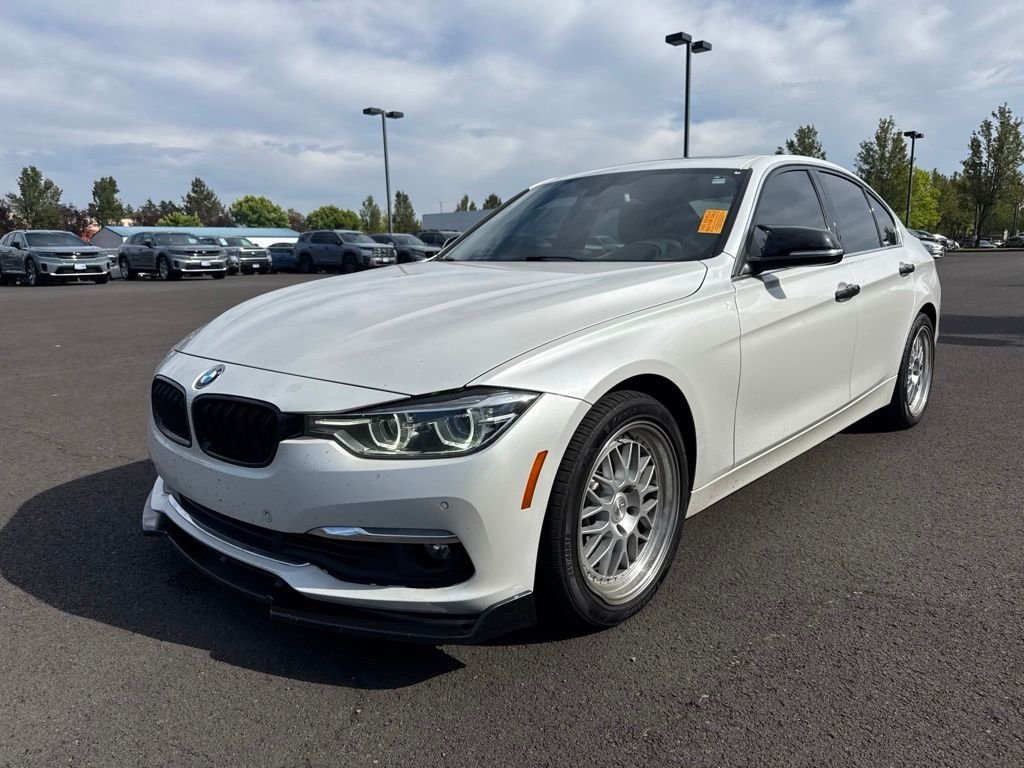 Used 2018 Mineral White Metallic BMW 340i xDrive image 3