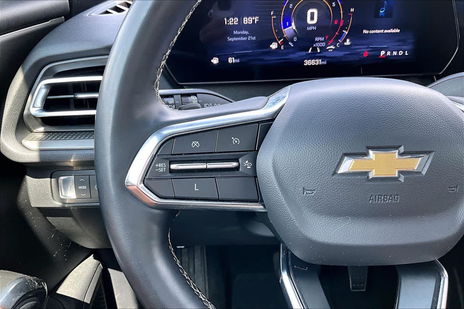 Used 2025 Sterling Gray Metallic Chevrolet FWD LT image 23