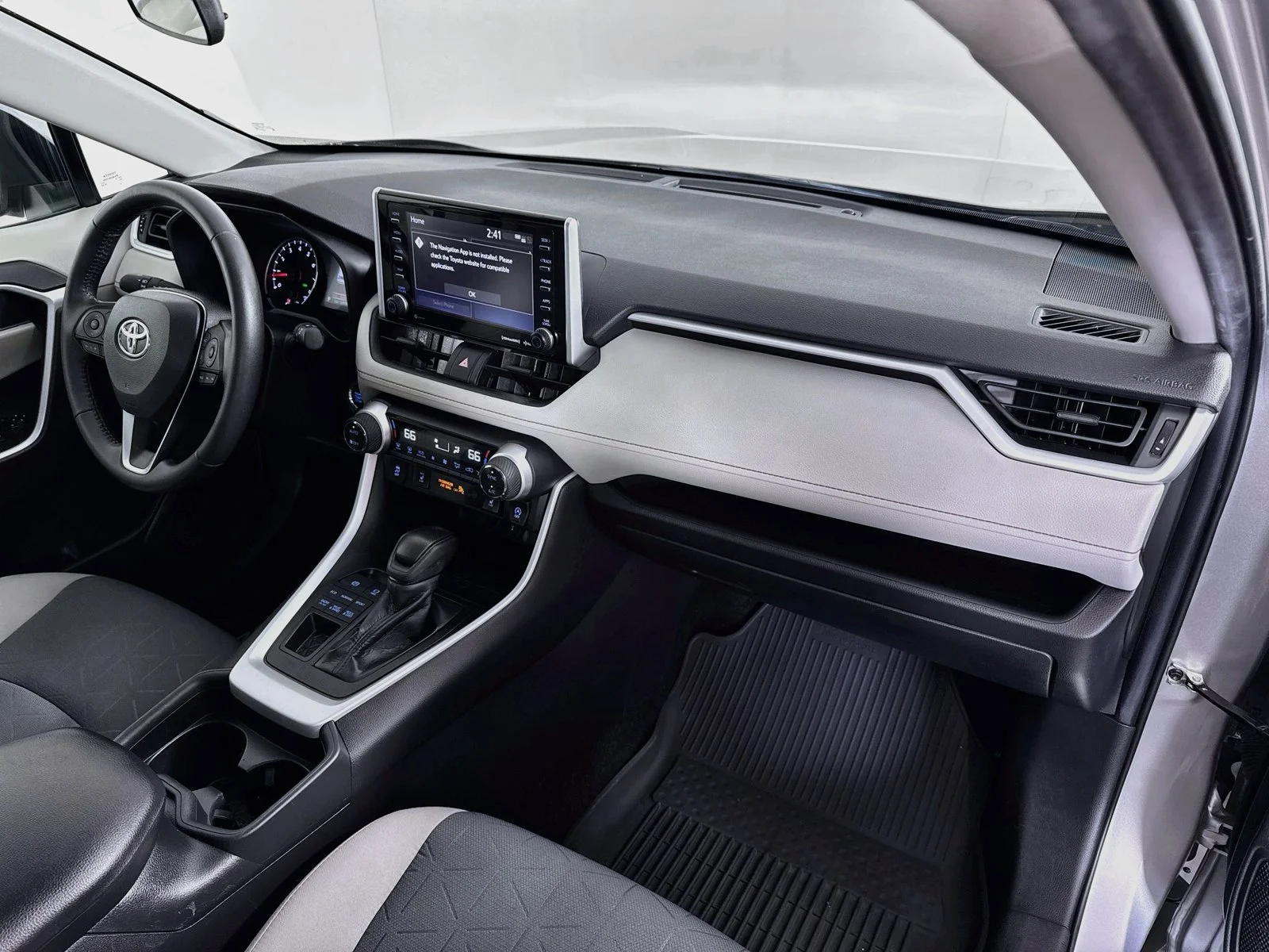 Certified Used 2020 Silver Toyota XLE image 29
