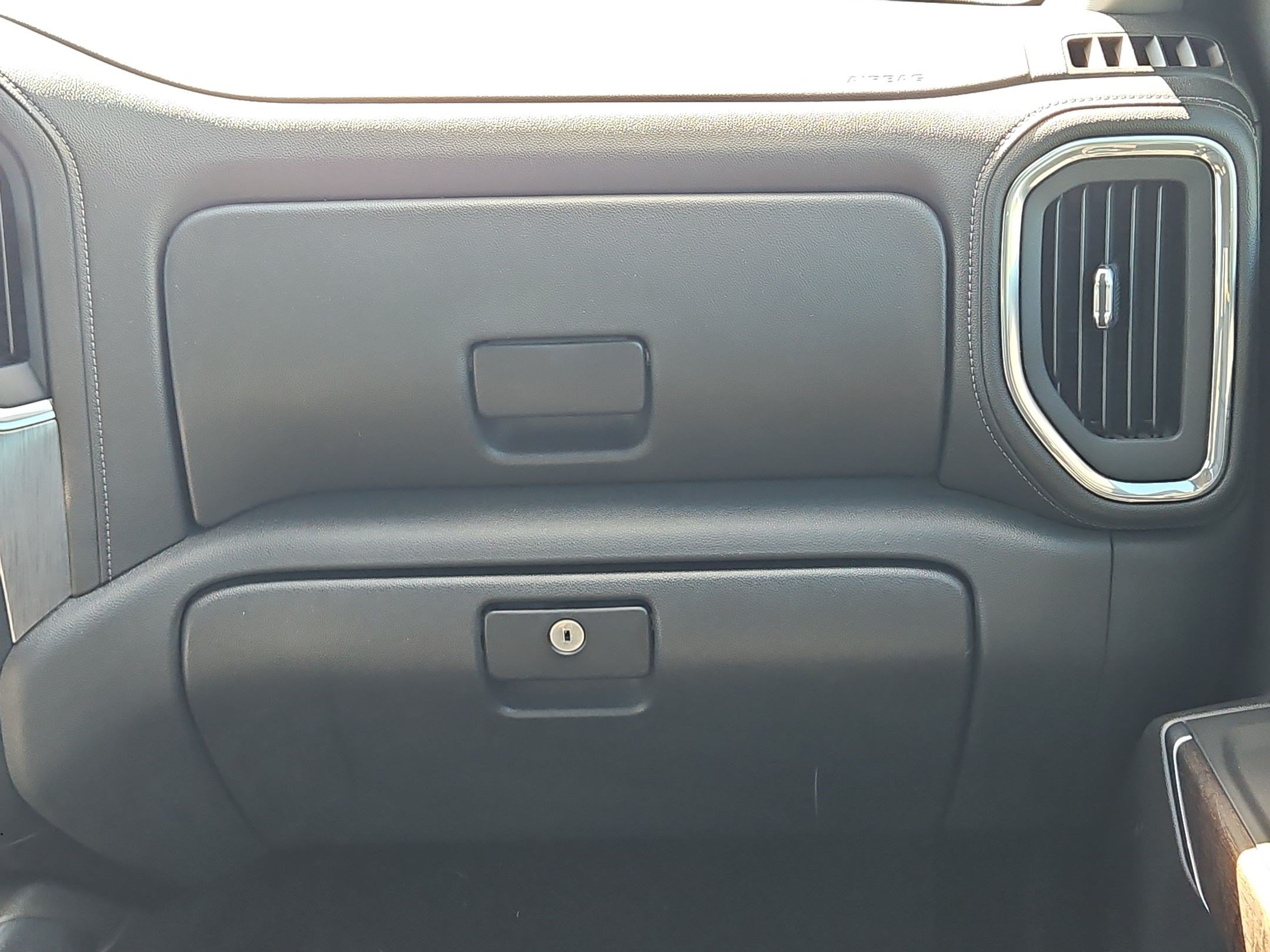 Used 2020 White Frost Tricoat GMC Denali image 32