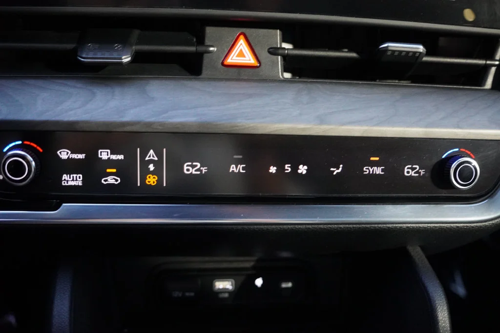 Used 2024 Gravity Gray Kia X-Line image 29
