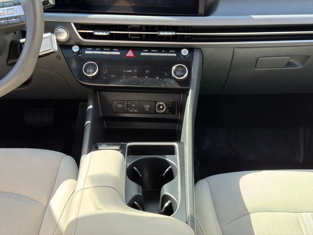 Used 2024 Silver Hyundai SEL image 24