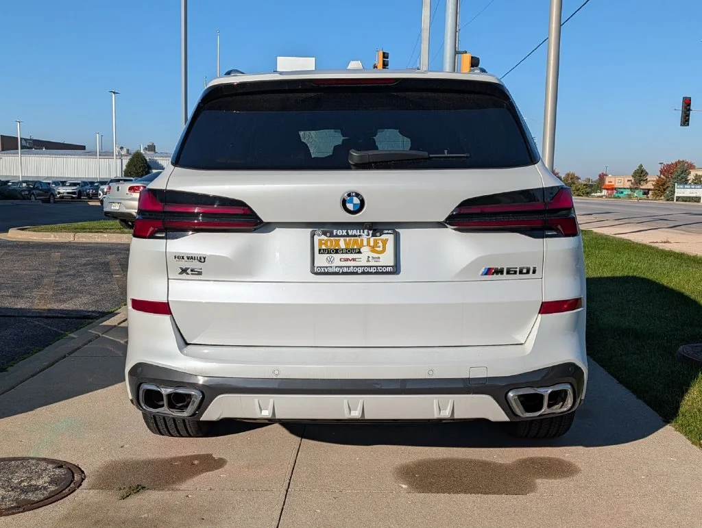 Used 2025 White BMW M60i image 4