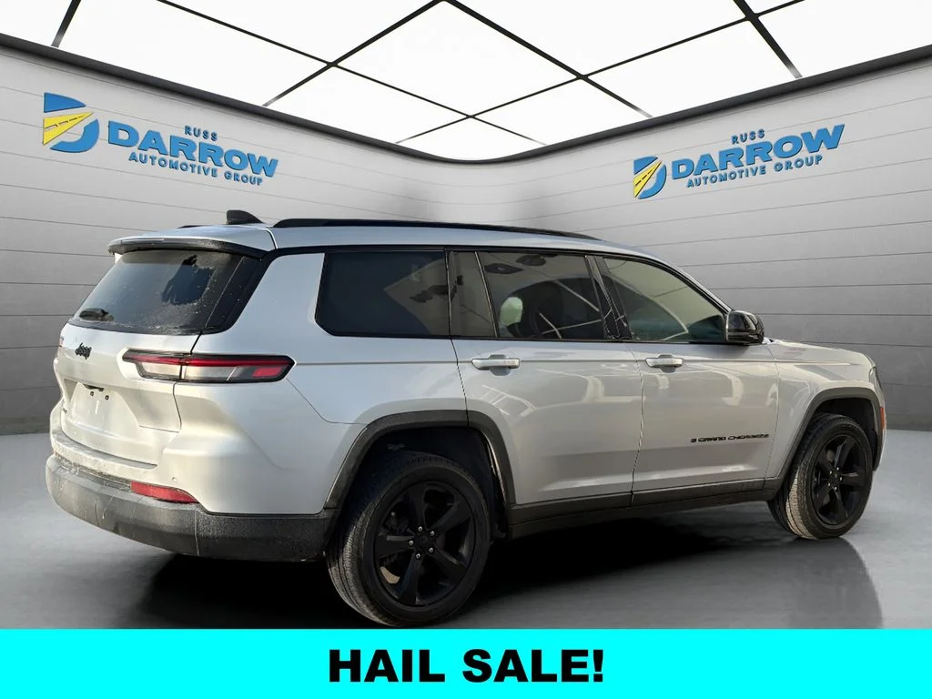Used 2023 Silver Jeep Altitude image 5