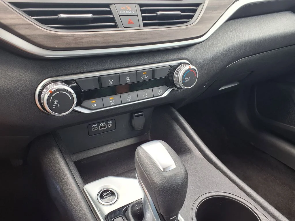 Used 2025 White Nissan 2.5 SV image 28