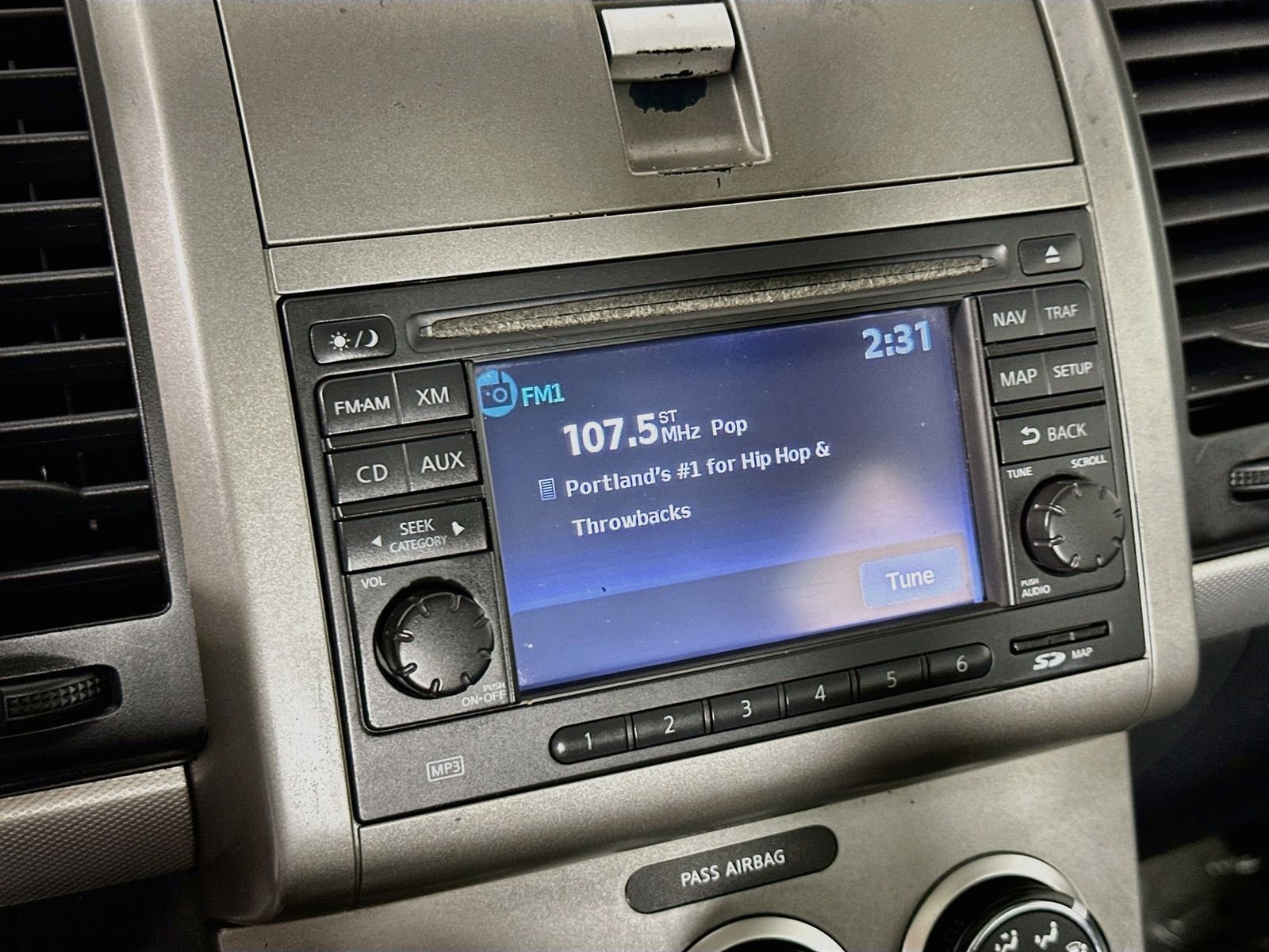 Used 2011 Super Black Metallic Nissan 2.0 SL image 16