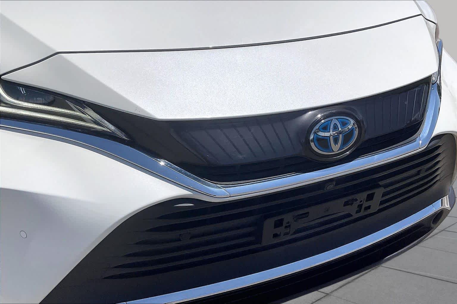 Used 2022 Blizzard Pearl Toyota Limited image 28