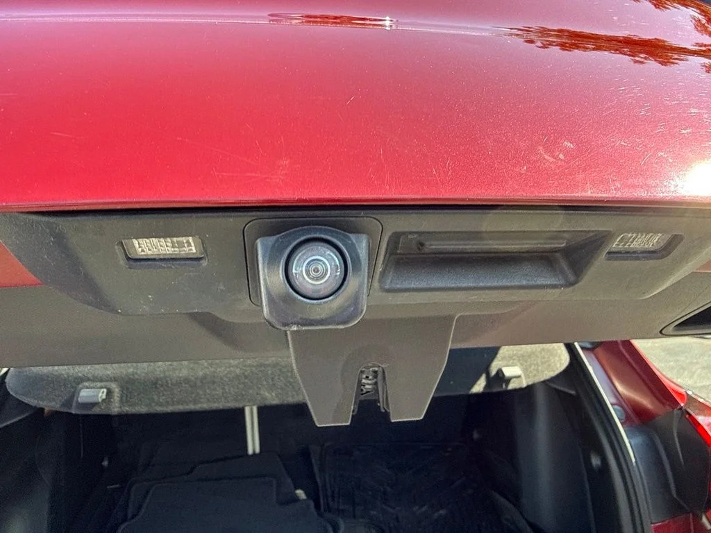 Used 2020 Red Buick Essence image 15