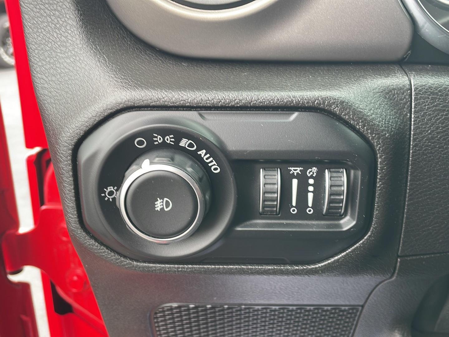 Used 2019 Firecracker Red Clearcoat Jeep Sport S image 13