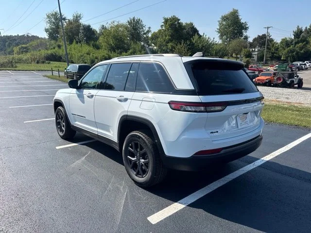 New 2027 Bright White Clearcoat Jeep Laredo Altitude image 5