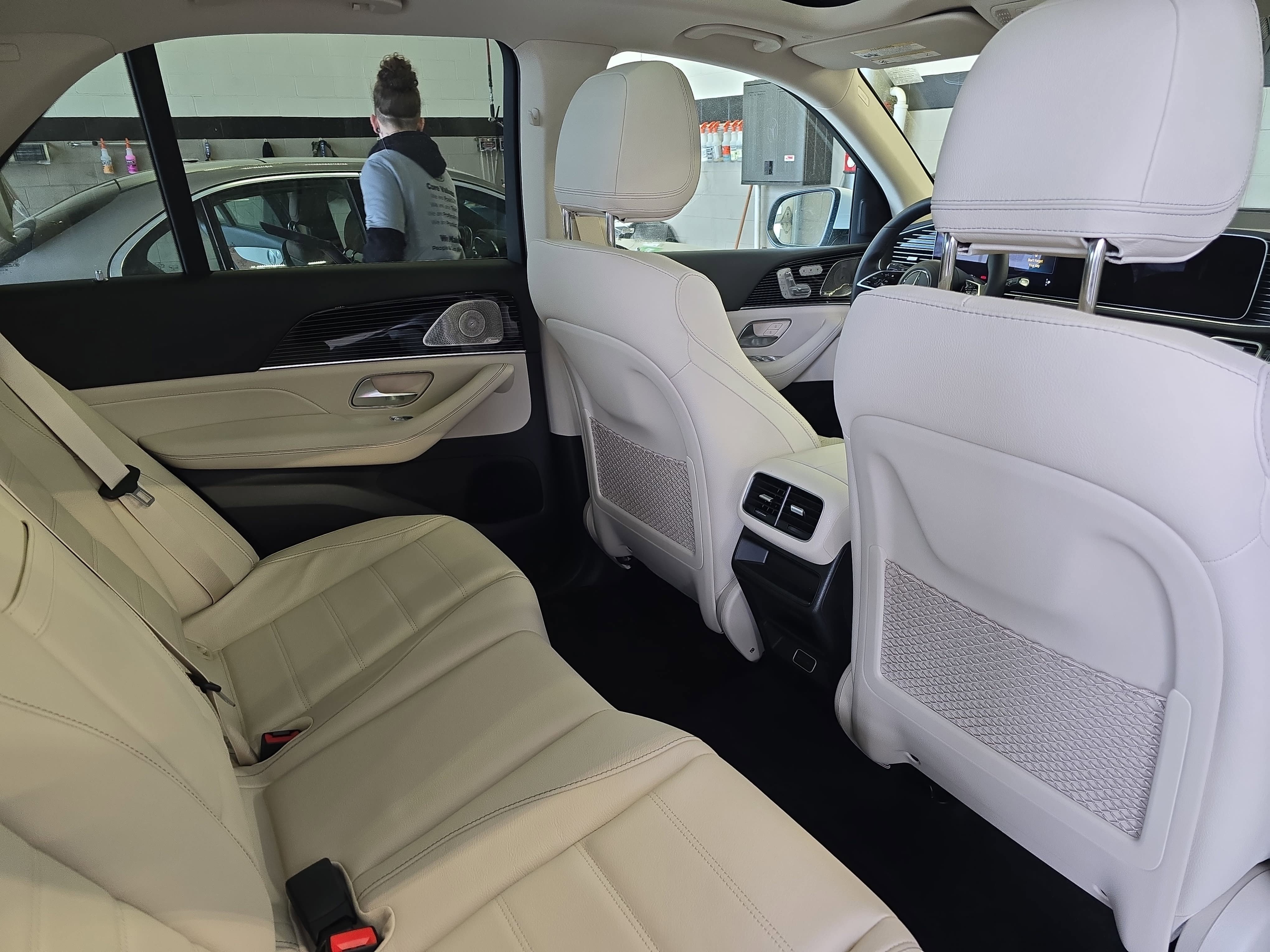 New 2026 MANUFAKTUR Moonlight White Metallic Mercedes-Benz GLE350 image 11